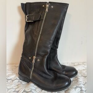 Two Lips Motorcycle Black Boot
W/ Zippers Size 6.5